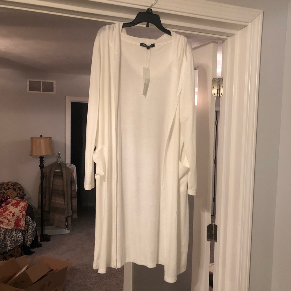 💞💕Super cute white over jacket!